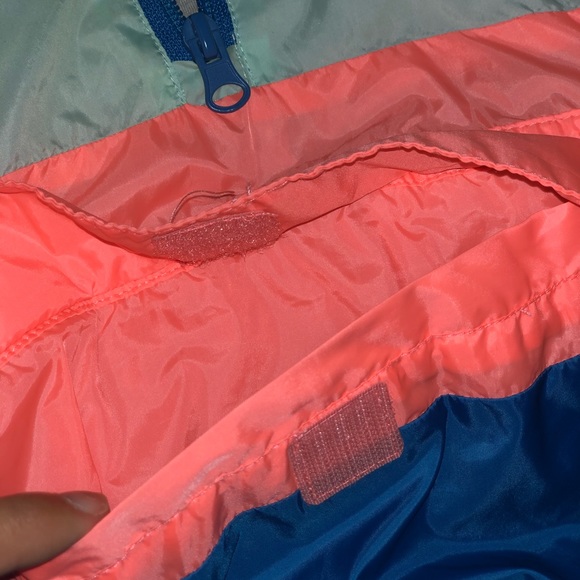 Bright windbreaker ! - Picture 5 of 5